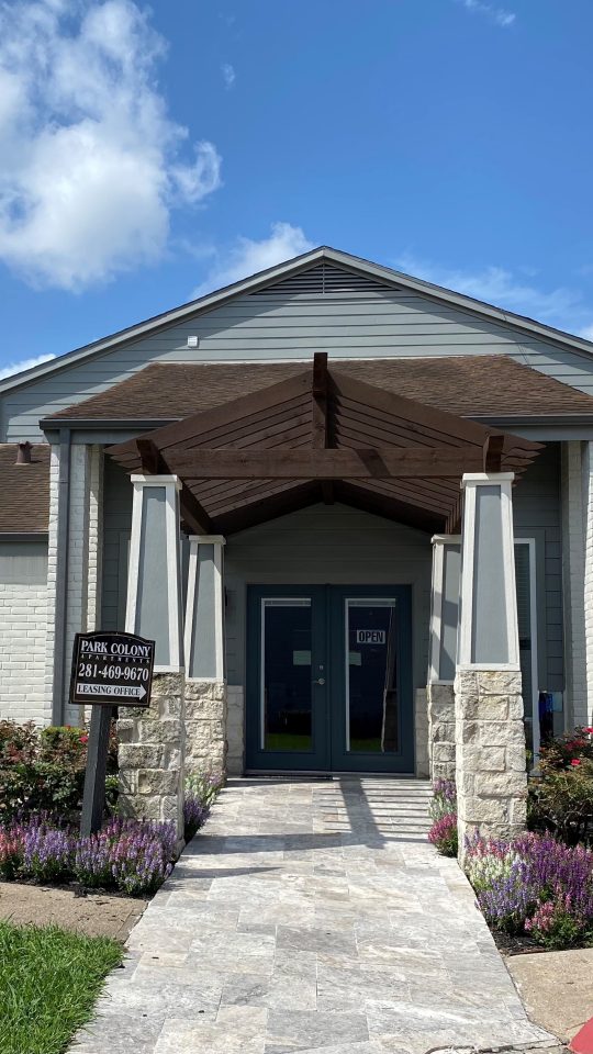 the entrance to a building with a sign that says, welcome to the community at The Park Colony Apartments